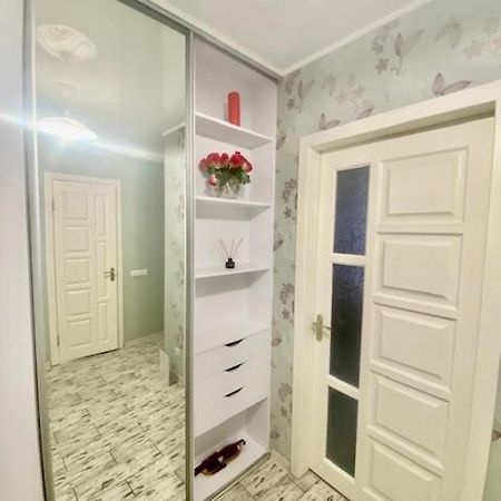 В 2 Минутах Від Метро Чудова Квартира В Новому Домі 基輔 外观 照片